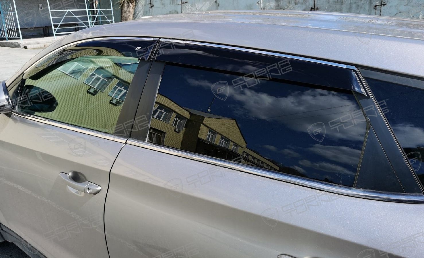 Отзыв - ветровики Cobra Tuning на окна автомобиля Hyundai Tucson 2015